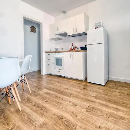 Апартаменты Sunlit Paradise *